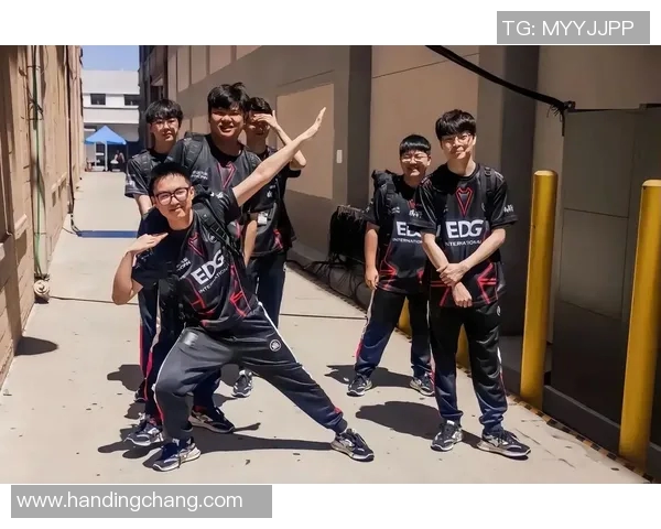 电竞新闻热议和平精英EDG战队配合变革带来的战术创新与团队协作提升